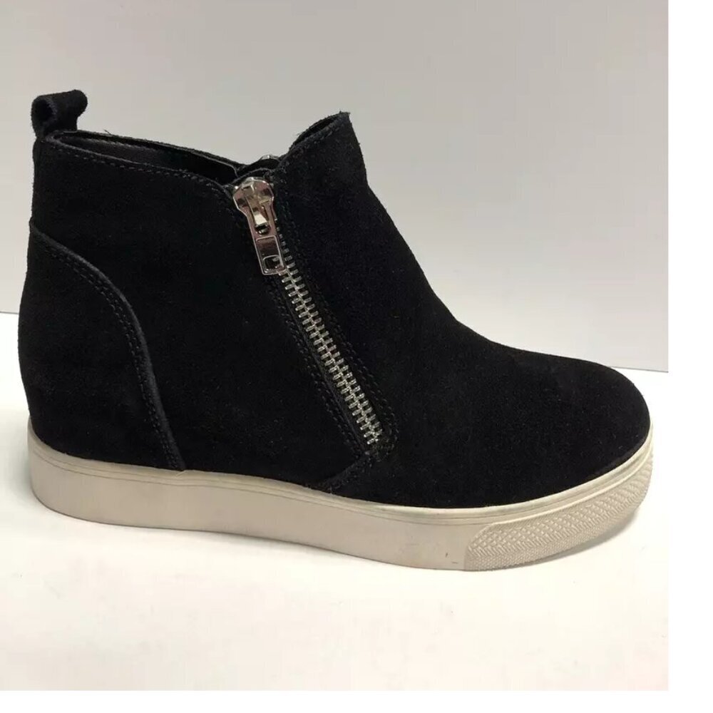Steve Madden Women’s Wedgie, Black Zip Sneaker, Size 10M.
